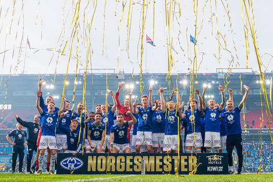 Players of Molde celebrates with the trophy