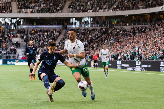 Malmö FFs Dennis Hadzikadunic och Hammarbys Astrit Selmani