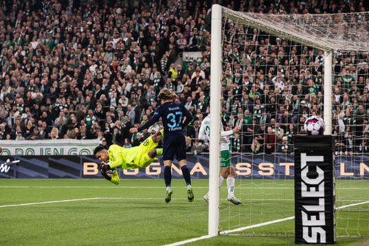 Hammarbys målvakt Oliver Dovin