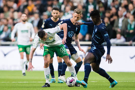 Hammarbys Loret Sadiku tar sig förbi Malmö FFs Sören