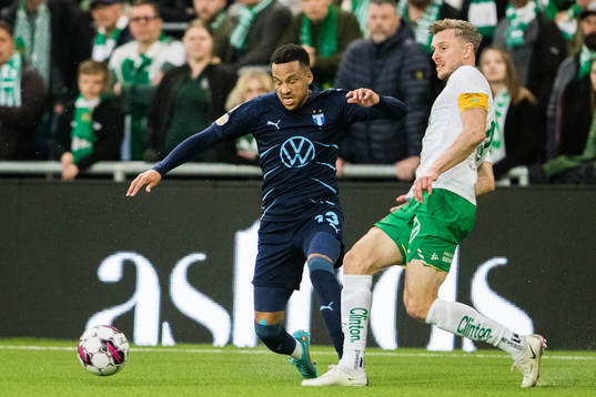 Malmö FFs Martin Olsson och Hammarbys Richard Magyar