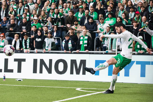 Hammarbys Nahir Besara med en hörna