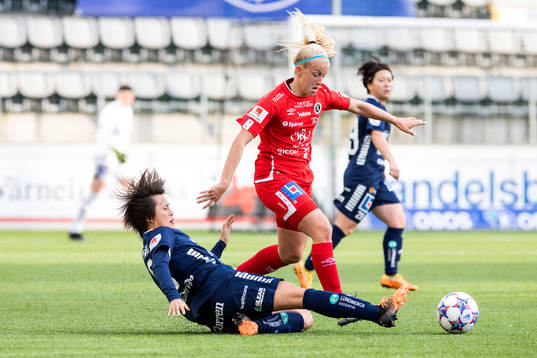 Linköpings Saori Takarada och Örebros Katie Lockwood