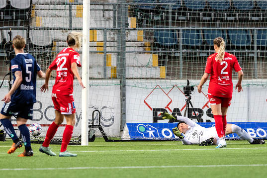 Linköpings Saori Takarada gör 1-0