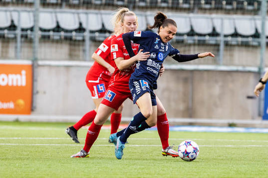 Örebros Berglind Ros Augustdottir och Linköpings Heidi