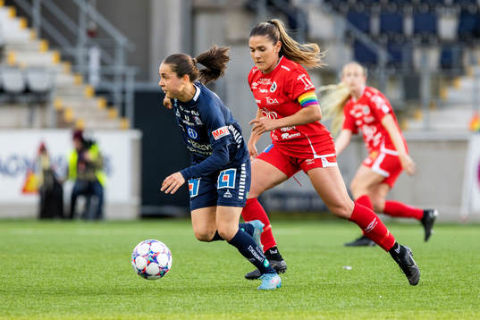 Linköpings Heidi Ellingsen och Örebros Carly Wickenheiser