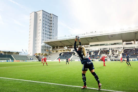 Linköpings Alva Selerud med ett inkast