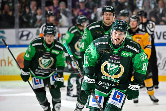 Färjestads Theodor Lennström jublar
