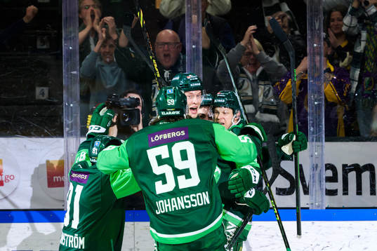 Färjestads Victor Ejdsell och Daniel Viksten jublar