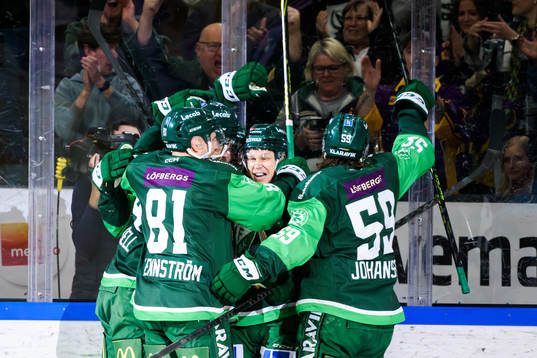 Färjestads Daniel Viksten jublar