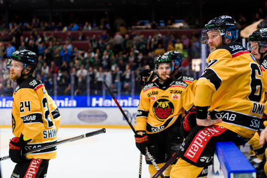 Luleås Linus Omark deppar med lagkamrater