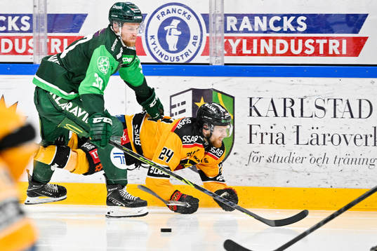 Färjestads Adam Ginning och Luleås Brendan Shinnimin