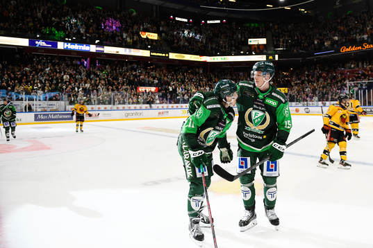 Färjestads Joakim Nygård och Gustav Rydahl  jublar