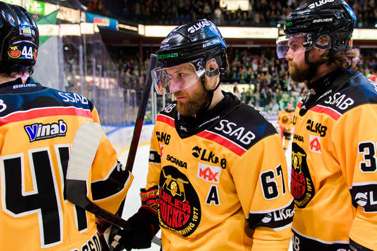 Luleås Linus Omark och Pontus Själin deppar