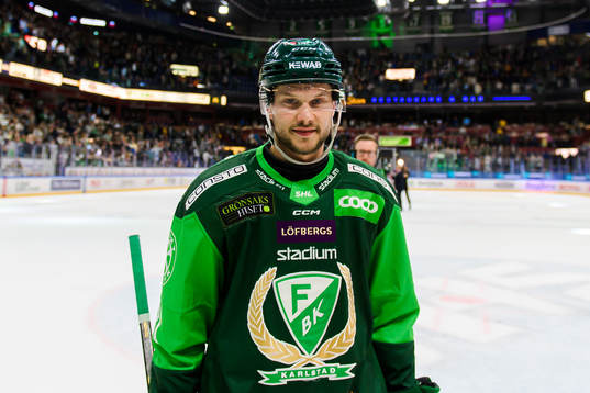 Färjestads Theodor Lennström jublar