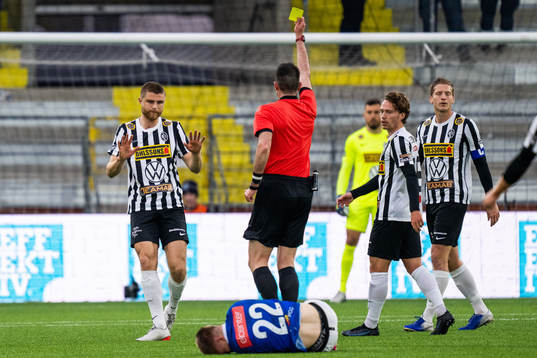 Landskronas Erik Hedenquist varnas av Domare Enzo Vesprini