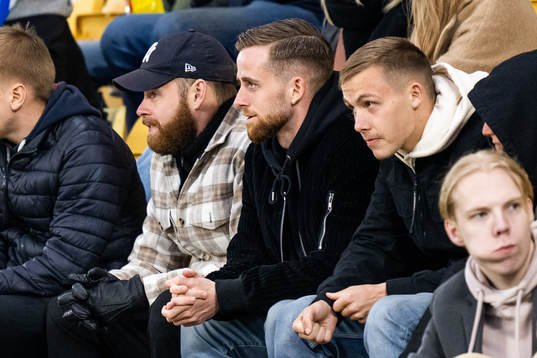 Elfsborgs Rasmus Alm och Jacob Ondrejka på läktaren