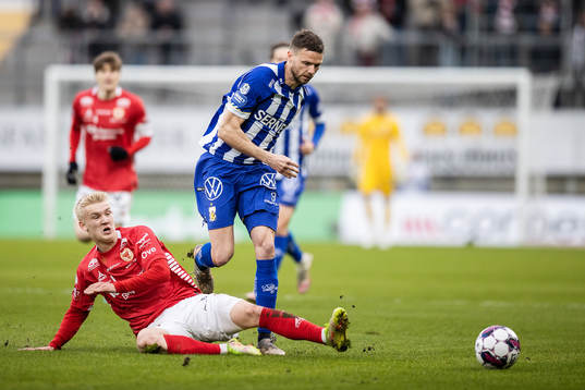 Kalmars Carl Gustafsson och IFK Göteborgs Marcus Berg
