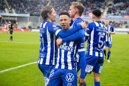 IFK Göteborgs Tobias Sana och Simon Thern jublar ihop med