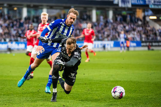 IFK Göteborgs Oscar Vilhelmsson och Kalmars målvakt