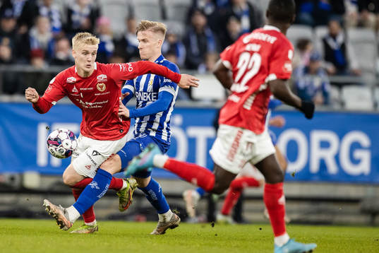 Kalmars Carl Gustafsson och IFK Göteborgs Oscar Wendt