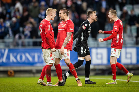 Kalmars Carl Gustafsson och Douglas Bergqvist jublar