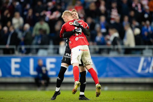 Kalmars Carl Gustafsson ihop med målvakt Ricardo Friedrich