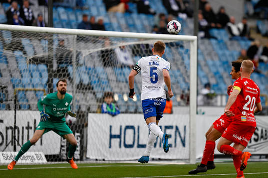 IFK Norrköpings Christoffer Nyman nickar