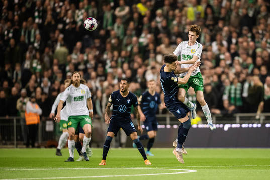 nn220502 Malmö FFs Dennis Hadzikadunic och Hammarbys
