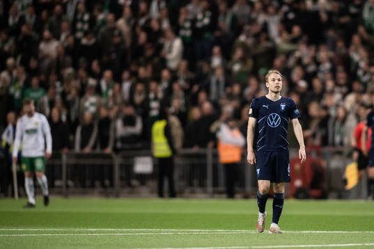 Malmö FFs Oscar Lewicki deppar