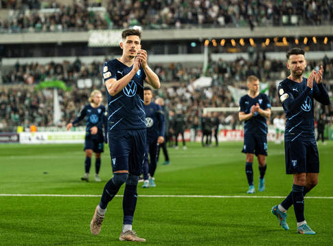 Malmö FFs Dennis Hadzikadunic tackar supportrar
