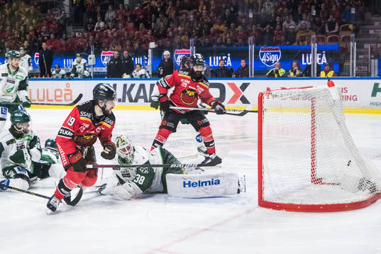 Luleås Konstantin Komarek gör 4-2 bakom Färjestads
