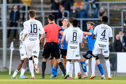 Spelare reagerar mot varandra