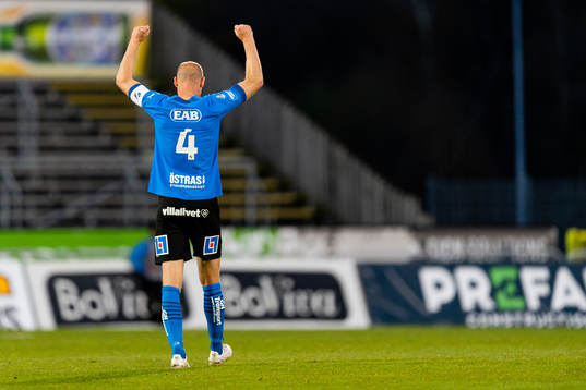 Halmstads Andreas Johansson jublar fotbollsmatchen i