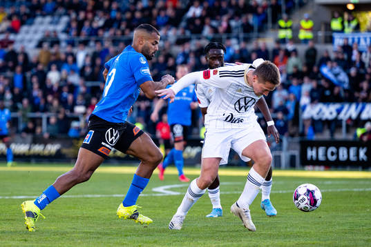 Halmstads Phil Ofosu-Ayeh och Östersunds Erlend Sivertsen