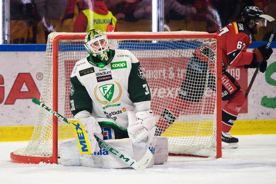 Färjestads målvakt Dominik Furch deppar
