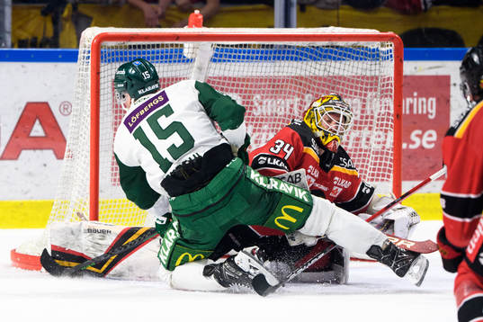 Färjestads Gustav Rydahl och Luleås målvakt Joel