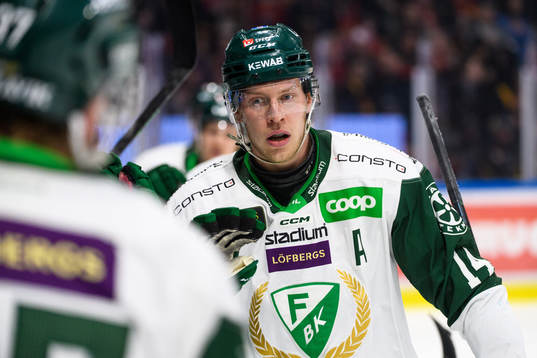 Färjestads Victor Ejdsell jublar
