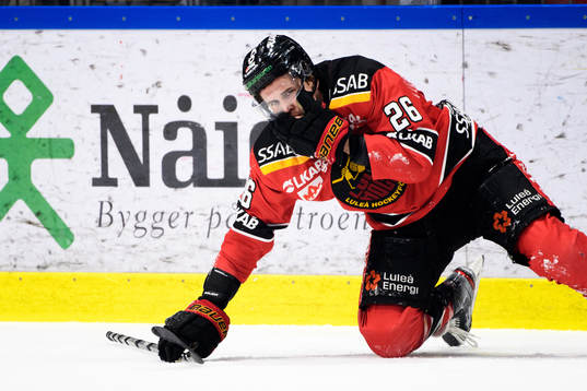 Luleås Radek Muzik tar sig för ansiktet