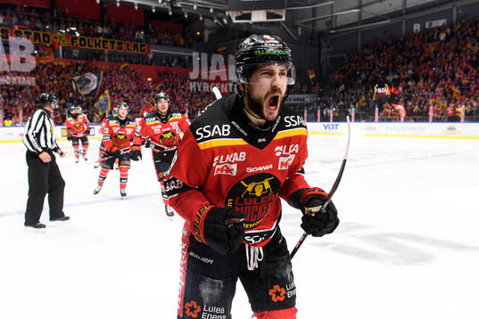 Luleås Konstantin Komarek jublar