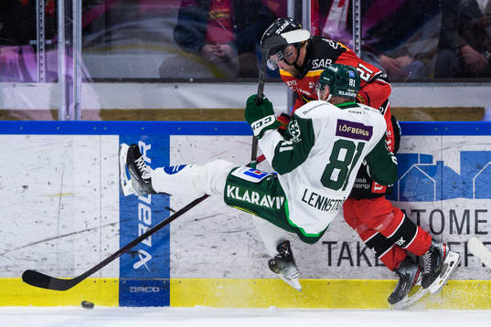 Färjestads Theodor Lennström och Luleås Juhani Tyrväinen