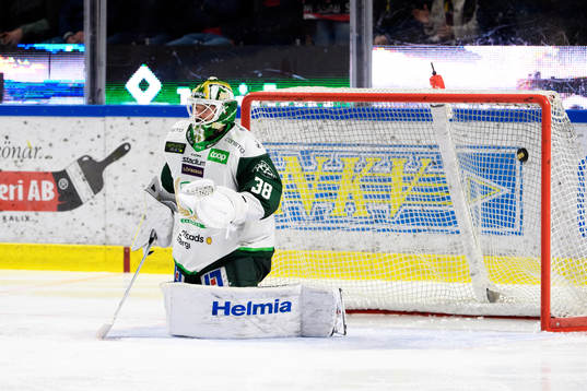 Luleås Einar Emanuelsson (ej i bild) gör 5-4 bakom