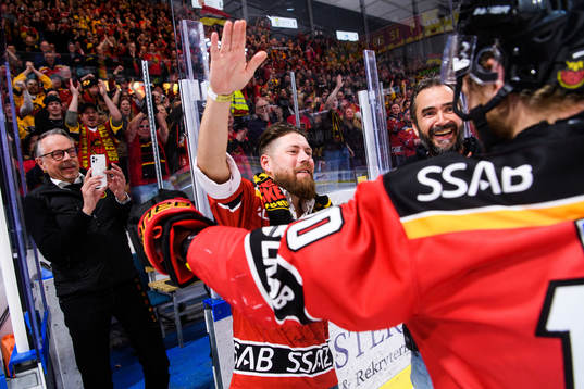 Jakob Porser och Luleås Einar Emanuelsson jublar