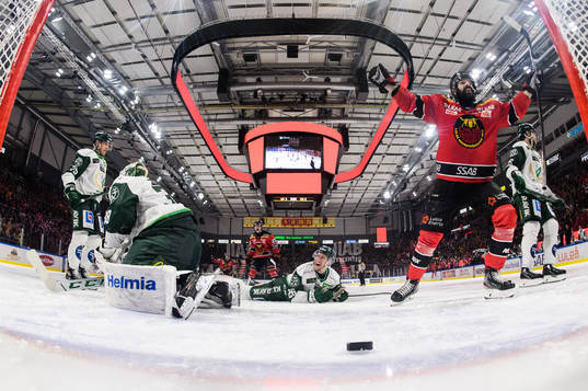 Färjestads Joel Nyström deppar och Luleås Linus Fröberg