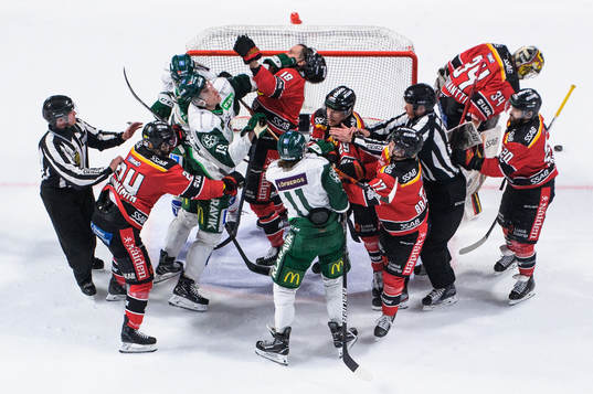 Bråk mellan Färjestads Gustav Rydahl och Luleås Sami