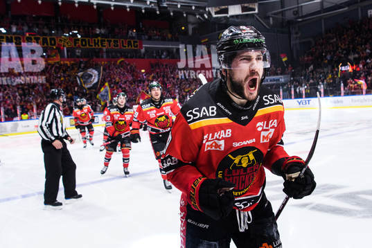 Luleås Konstantin Komarek jublar