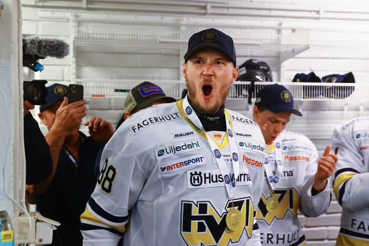 s Jesper Kokkonen jublar