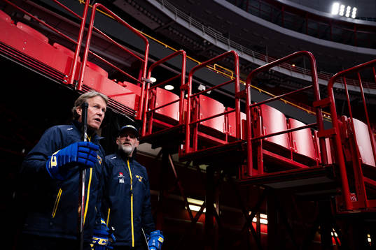 Head coach Johan Garpenlöv and assistant coach Markus