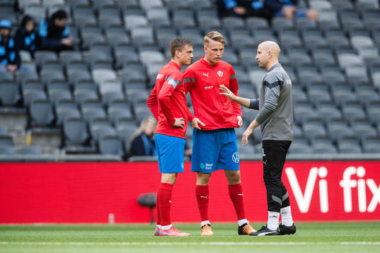 Helsingborgs Dennis Olsson och Casper Widell i samtal med