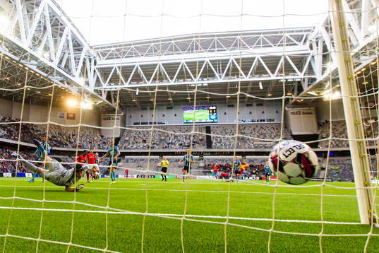 Helsingborgs Taha Ali gör 0-2 bakom Djurgårdens målvakt